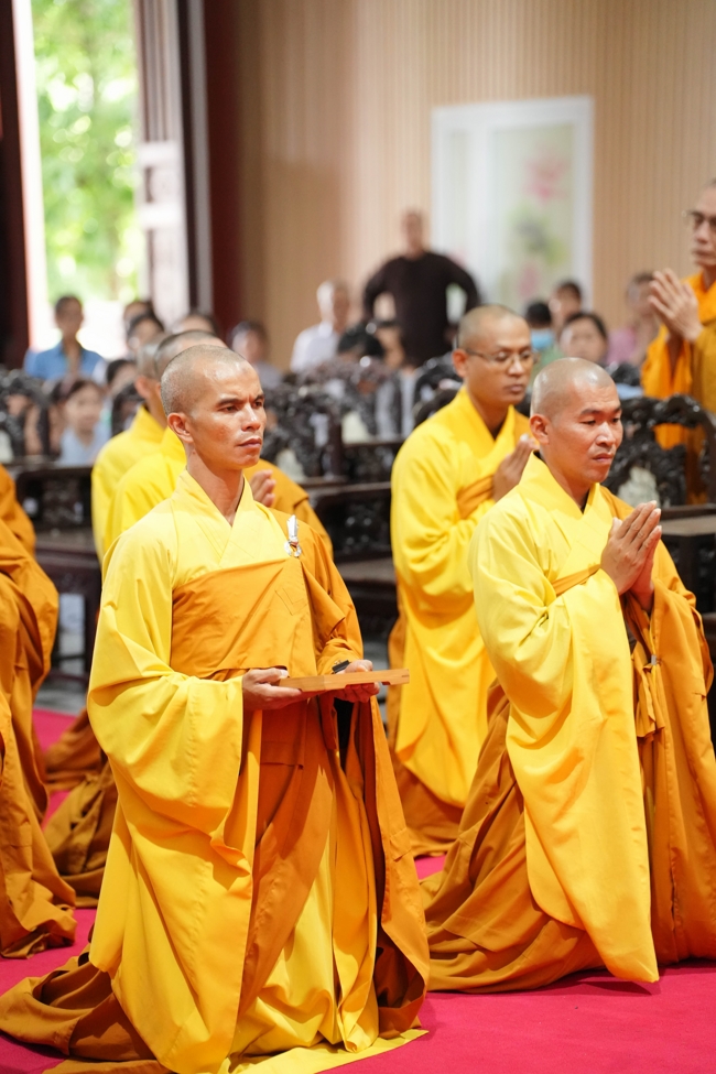 Nhóm Hiểu và Thương chùa Hoằng Pháp: Cúng dường Trường Hạ PL.2569 – DL.2025