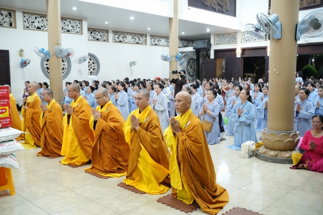 Nhóm Hiểu và Thương chùa Hoằng Pháp: Cúng dường Trường Hạ PL.2569 – DL.2025