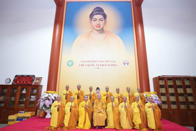 Nhóm Hiểu và Thương chùa Hoằng Pháp: Cúng dường Trường Hạ PL.2569 – DL.2025