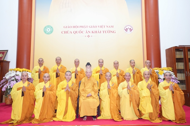 Nhóm Hiểu và Thương chùa Hoằng Pháp: Cúng dường Trường Hạ PL.2569 – DL.2025