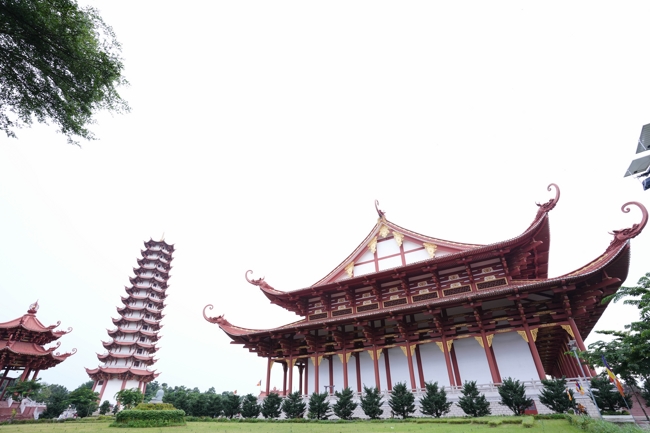 Nhóm Hiểu và Thương chùa Hoằng Pháp: Cúng dường Trường Hạ PL.2569 – DL.2025