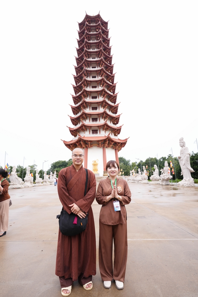 Nhóm Hiểu và Thương chùa Hoằng Pháp: Cúng dường Trường Hạ PL.2569 – DL.2025