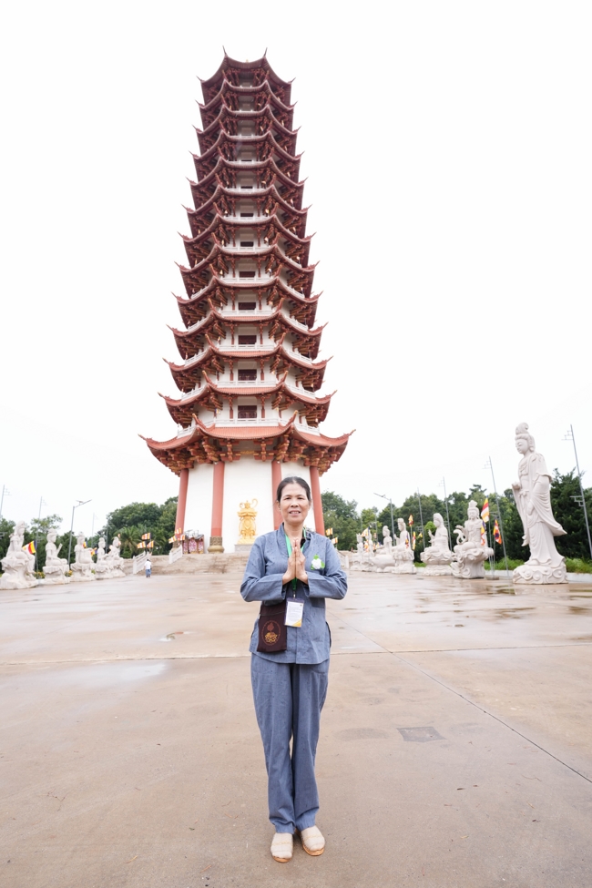 Nhóm Hiểu và Thương chùa Hoằng Pháp: Cúng dường Trường Hạ PL.2569 – DL.2025