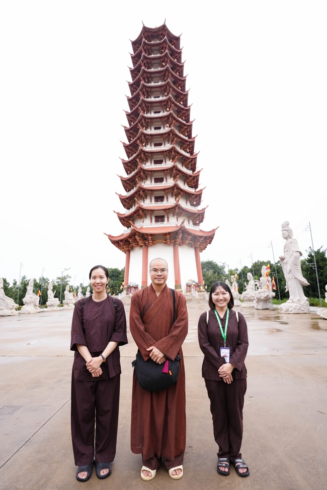 Nhóm Hiểu và Thương chùa Hoằng Pháp: Cúng dường Trường Hạ PL.2569 – DL.2025