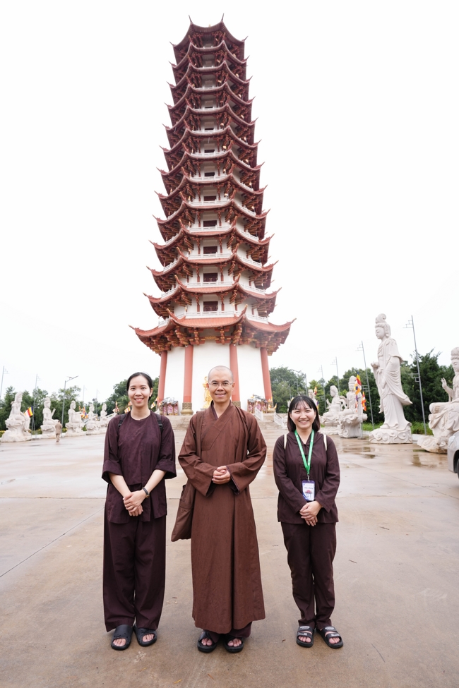 Nhóm Hiểu và Thương chùa Hoằng Pháp: Cúng dường Trường Hạ PL.2569 – DL.2025