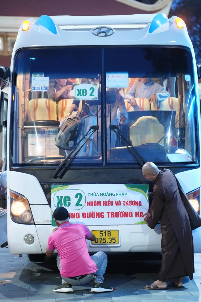 Nhóm Hiểu và Thương chùa Hoằng Pháp: Cúng dường Trường Hạ PL.2569 – DL.2025