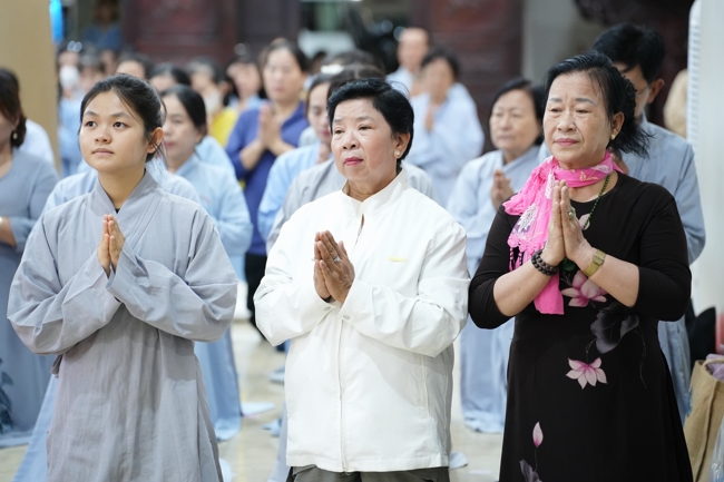 Nhóm Hiểu và Thương chùa Hoằng Pháp: Cúng dường Trường Hạ PL.2569 – DL.2025