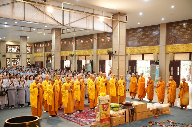 Nhóm Hiểu và Thương chùa Hoằng Pháp: Cúng dường Trường Hạ PL.2569 – DL.2025