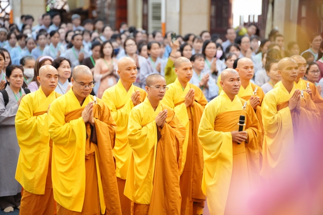 Nhóm Hiểu và Thương chùa Hoằng Pháp: Cúng dường Trường Hạ PL.2569 – DL.2025