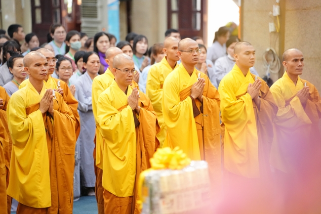 Nhóm Hiểu và Thương chùa Hoằng Pháp: Cúng dường Trường Hạ PL.2569 – DL.2025