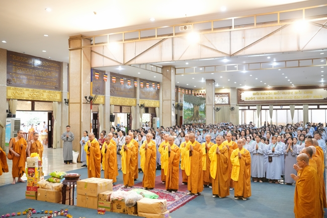 Nhóm Hiểu và Thương chùa Hoằng Pháp: Cúng dường Trường Hạ PL.2569 – DL.2025