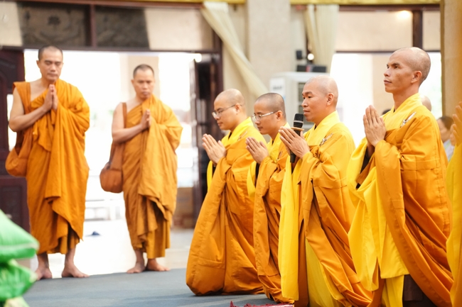 Nhóm Hiểu và Thương chùa Hoằng Pháp: Cúng dường Trường Hạ PL.2569 – DL.2025