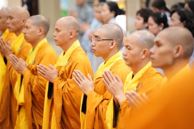 Nhóm Hiểu và Thương chùa Hoằng Pháp: Cúng dường Trường Hạ PL.2569 – DL.2025