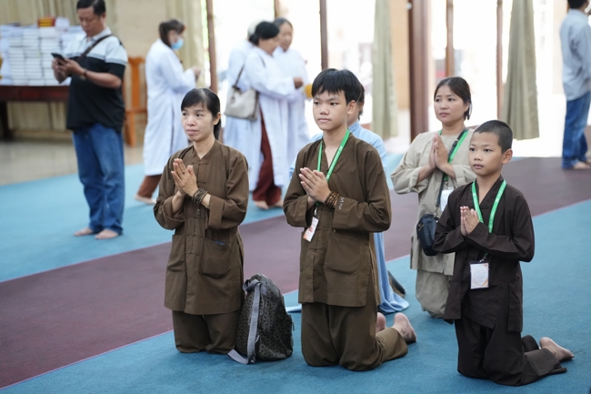 Nhóm Hiểu và Thương chùa Hoằng Pháp: Cúng dường Trường Hạ PL.2569 – DL.2025