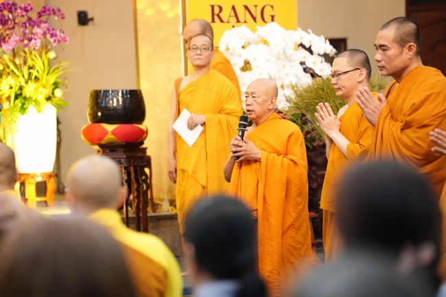 Nhóm Hiểu và Thương chùa Hoằng Pháp: Cúng dường Trường Hạ PL.2569 – DL.2025