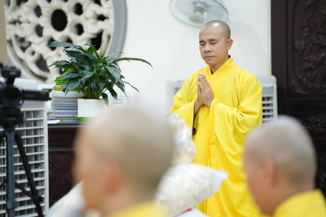 Nhóm Hiểu và Thương chùa Hoằng Pháp: Cúng dường Trường Hạ PL.2569 – DL.2025