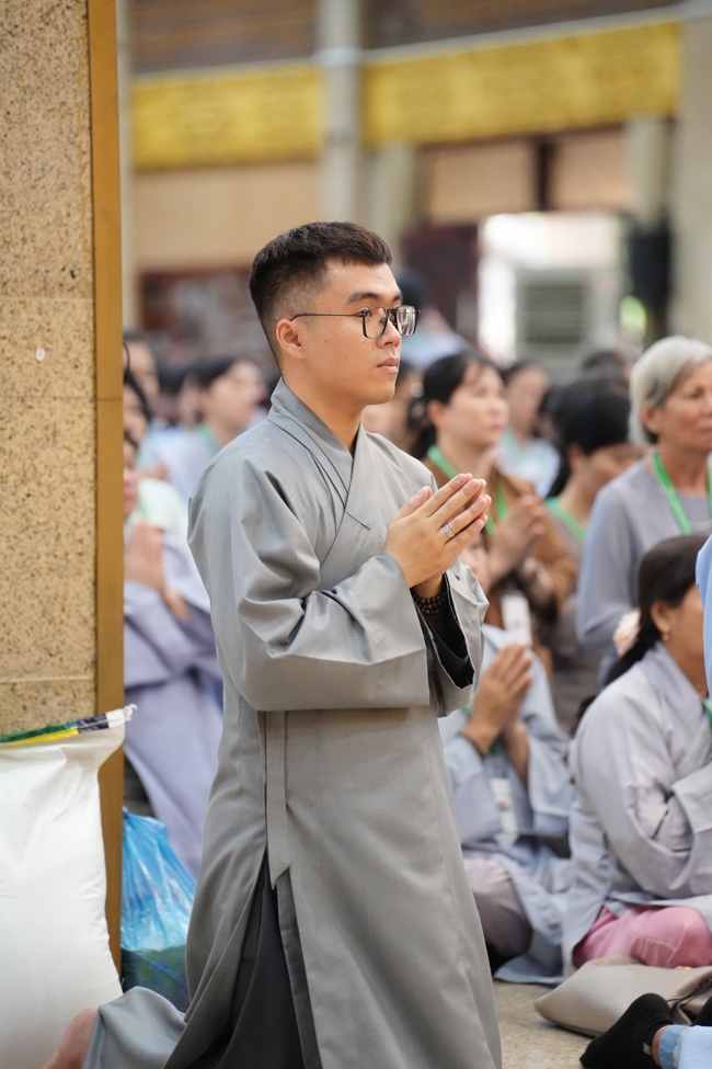 Nhóm Hiểu và Thương chùa Hoằng Pháp: Cúng dường Trường Hạ PL.2569 – DL.2025