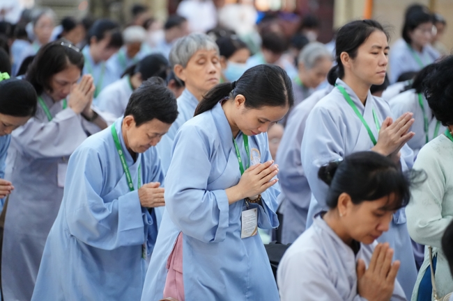 Nhóm Hiểu và Thương chùa Hoằng Pháp: Cúng dường Trường Hạ PL.2569 – DL.2025