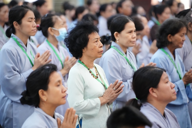 Nhóm Hiểu và Thương chùa Hoằng Pháp: Cúng dường Trường Hạ PL.2569 – DL.2025