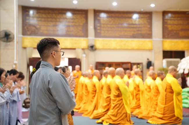 Nhóm Hiểu và Thương chùa Hoằng Pháp: Cúng dường Trường Hạ PL.2569 – DL.2025