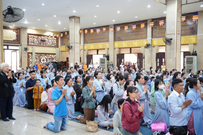 Nhóm Hiểu và Thương chùa Hoằng Pháp: Cúng dường Trường Hạ PL.2569 – DL.2025