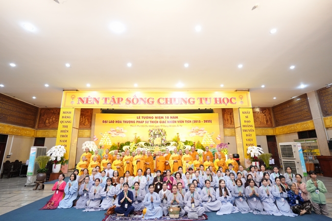 Nhóm Hiểu và Thương chùa Hoằng Pháp: Cúng dường Trường Hạ PL.2569 – DL.2025