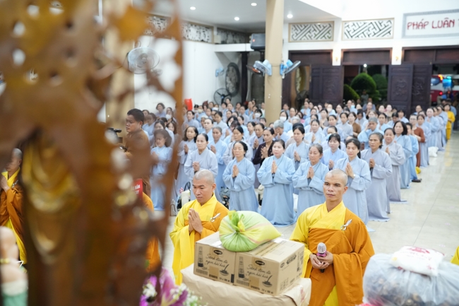 Nhóm Hiểu và Thương chùa Hoằng Pháp: Cúng dường Trường Hạ PL.2569 – DL.2025