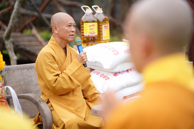 Nhóm Hiểu và Thương chùa Hoằng Pháp: Cúng dường Trường Hạ PL.2569 – DL.2025