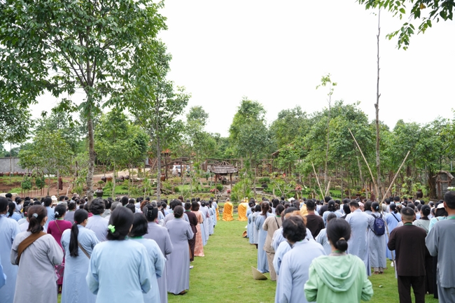 Nhóm Hiểu và Thương chùa Hoằng Pháp: Cúng dường Trường Hạ PL.2569 – DL.2025