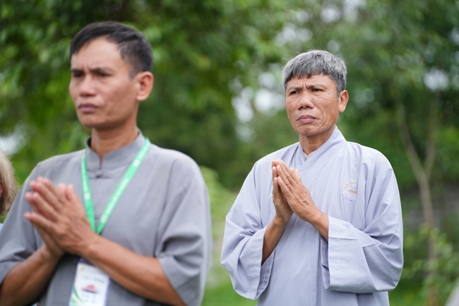 Nhóm Hiểu và Thương chùa Hoằng Pháp: Cúng dường Trường Hạ PL.2569 – DL.2025