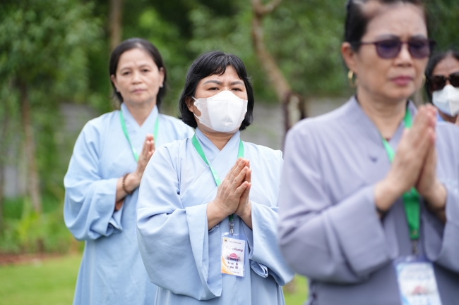 Nhóm Hiểu và Thương chùa Hoằng Pháp: Cúng dường Trường Hạ PL.2569 – DL.2025