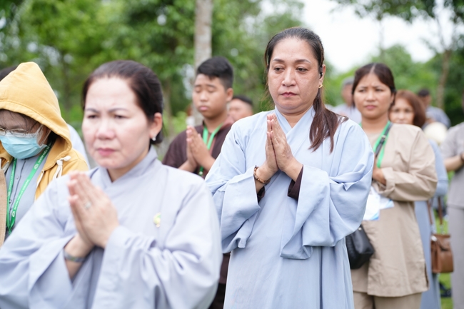 Nhóm Hiểu và Thương chùa Hoằng Pháp: Cúng dường Trường Hạ PL.2569 – DL.2025