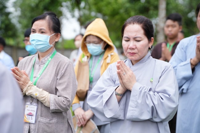 Nhóm Hiểu và Thương chùa Hoằng Pháp: Cúng dường Trường Hạ PL.2569 – DL.2025