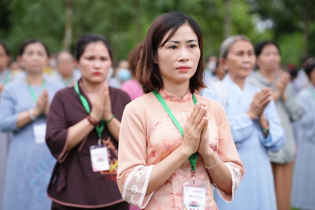 Nhóm Hiểu và Thương chùa Hoằng Pháp: Cúng dường Trường Hạ PL.2569 – DL.2025