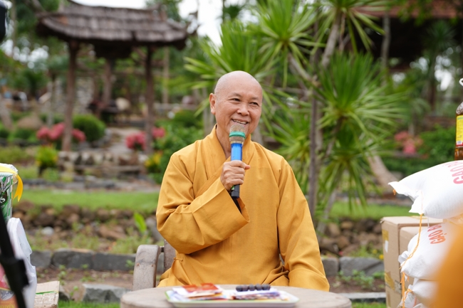 Nhóm Hiểu và Thương chùa Hoằng Pháp: Cúng dường Trường Hạ PL.2569 – DL.2025