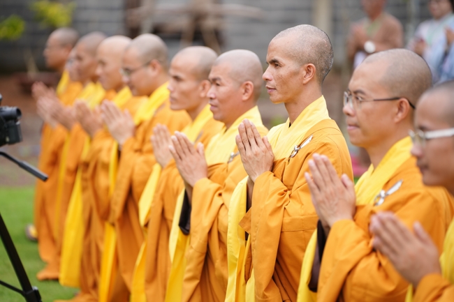 Nhóm Hiểu và Thương chùa Hoằng Pháp: Cúng dường Trường Hạ PL.2569 – DL.2025