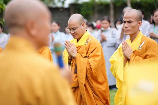 Nhóm Hiểu và Thương chùa Hoằng Pháp: Cúng dường Trường Hạ PL.2569 – DL.2025