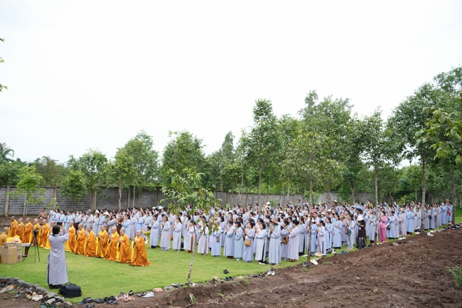 Nhóm Hiểu và Thương chùa Hoằng Pháp: Cúng dường Trường Hạ PL.2569 – DL.2025