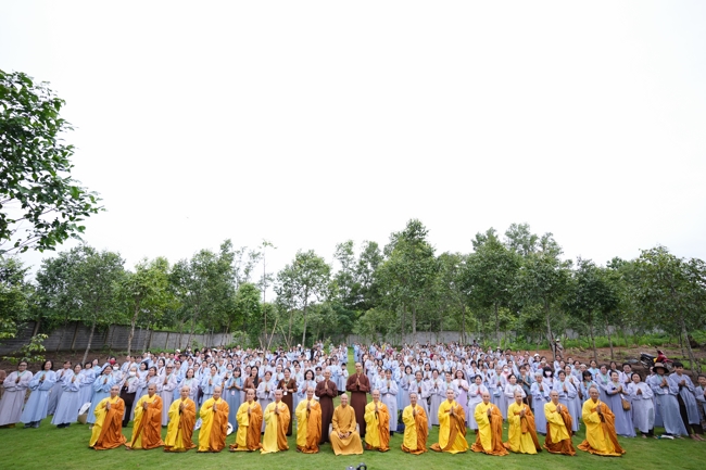 Nhóm Hiểu và Thương chùa Hoằng Pháp: Cúng dường Trường Hạ PL.2569 – DL.2025