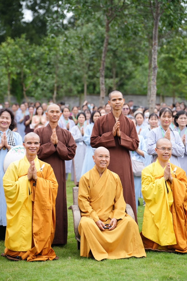 Nhóm Hiểu và Thương chùa Hoằng Pháp: Cúng dường Trường Hạ PL.2569 – DL.2025