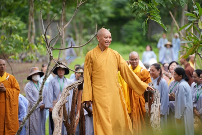 Nhóm Hiểu và Thương chùa Hoằng Pháp: Cúng dường Trường Hạ PL.2569 – DL.2025