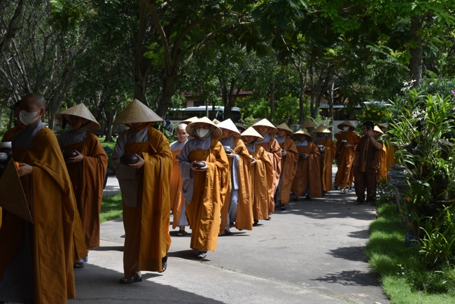 Offering rain-retreat Schools of the Charity Board, Buddha Calendar 2659 - Solar Calendar 2025