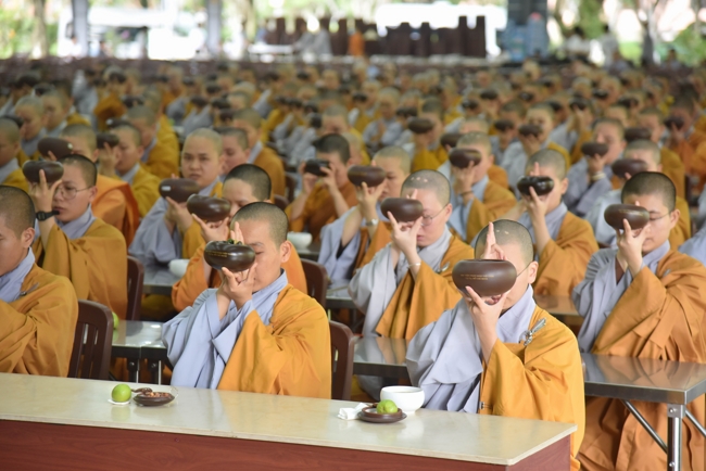 Offering rain-retreat Schools of the Charity Board, Buddha Calendar 2659 - Solar Calendar 2025