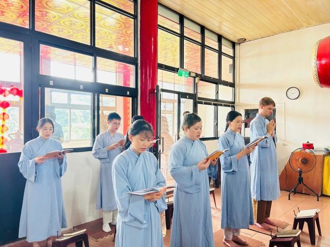 Dharma assembly for worshiping Bodhisattva Avalokitesvara – One-Day Practice at Linh An Pagoda in Taiwan