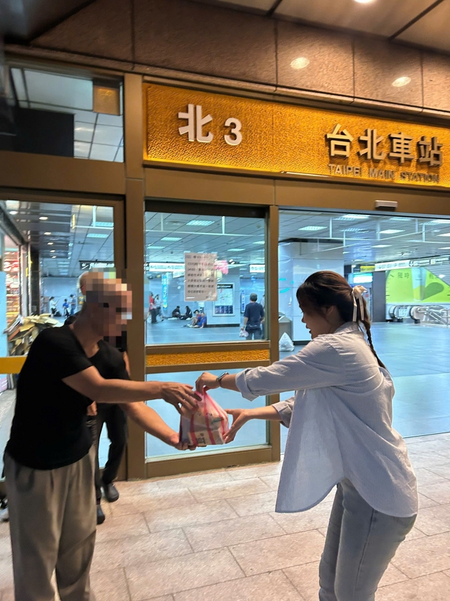 Dharma assembly for worshiping Bodhisattva Avalokitesvara – One-Day Practice at Linh An Pagoda in Taiwan