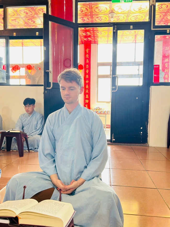 Dharma assembly for worshiping Bodhisattva Avalokitesvara – One-Day Practice at Linh An Pagoda in Taiwan