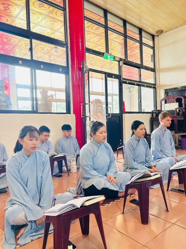 Dharma assembly for worshiping Bodhisattva Avalokitesvara – One-Day Practice at Linh An Pagoda in Taiwan