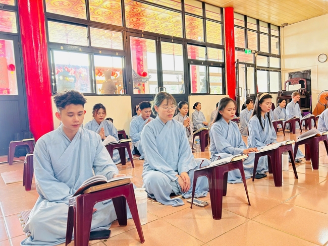 Dharma assembly for worshiping Bodhisattva Avalokitesvara – One-Day Practice at Linh An Pagoda in Taiwan