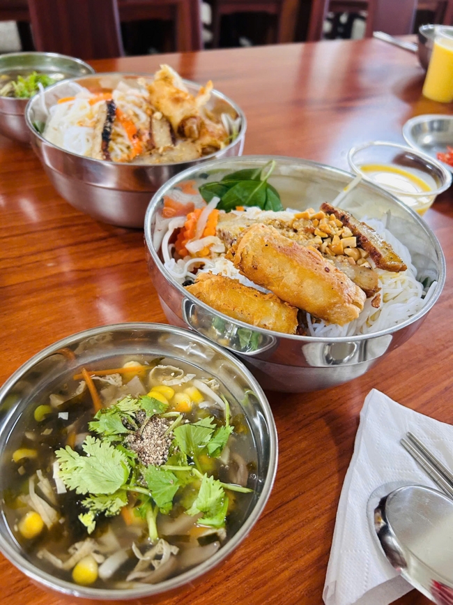 Dharma assembly for worshiping Bodhisattva Avalokitesvara – One-Day Practice at Linh An Pagoda in Taiwan