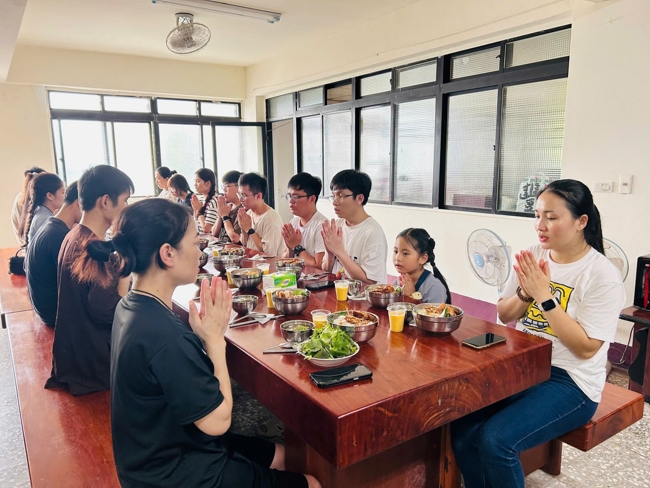 Dharma assembly for worshiping Bodhisattva Avalokitesvara – One-Day Practice at Linh An Pagoda in Taiwan